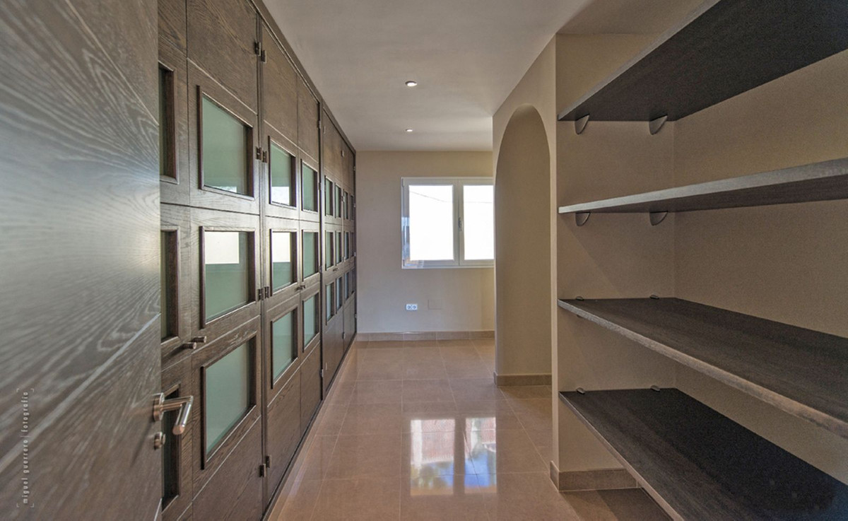 Villa for sale in Benalmadena