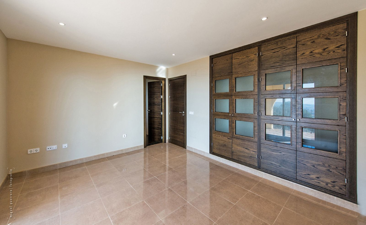Villa for sale in Benalmadena