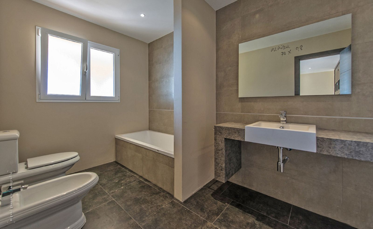 Villa for sale in Benalmadena