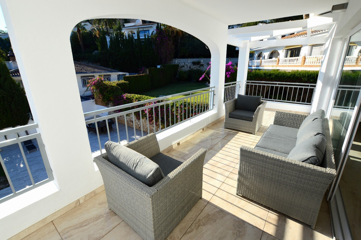 Villa for sale in Benalmadena