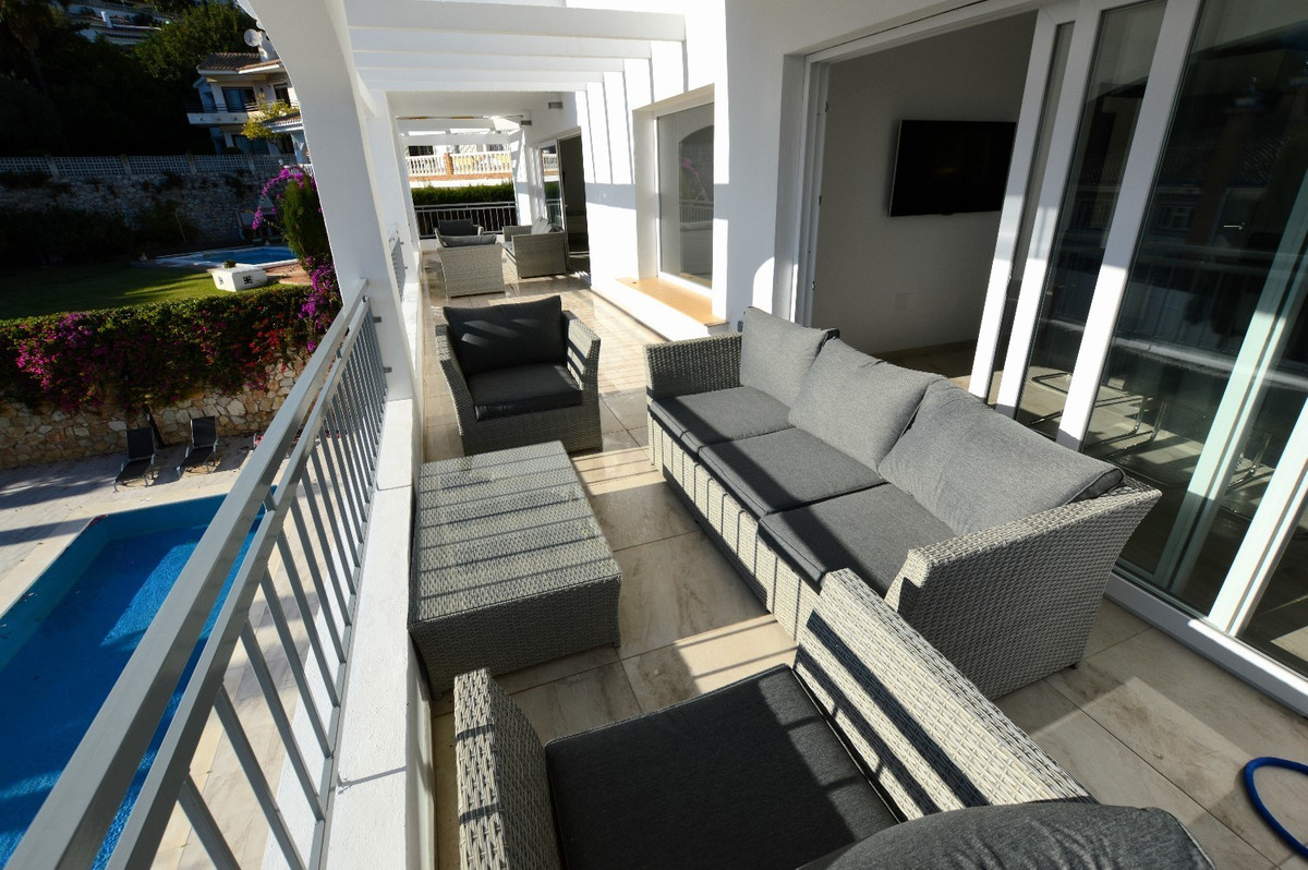 Villa for sale in Benalmadena