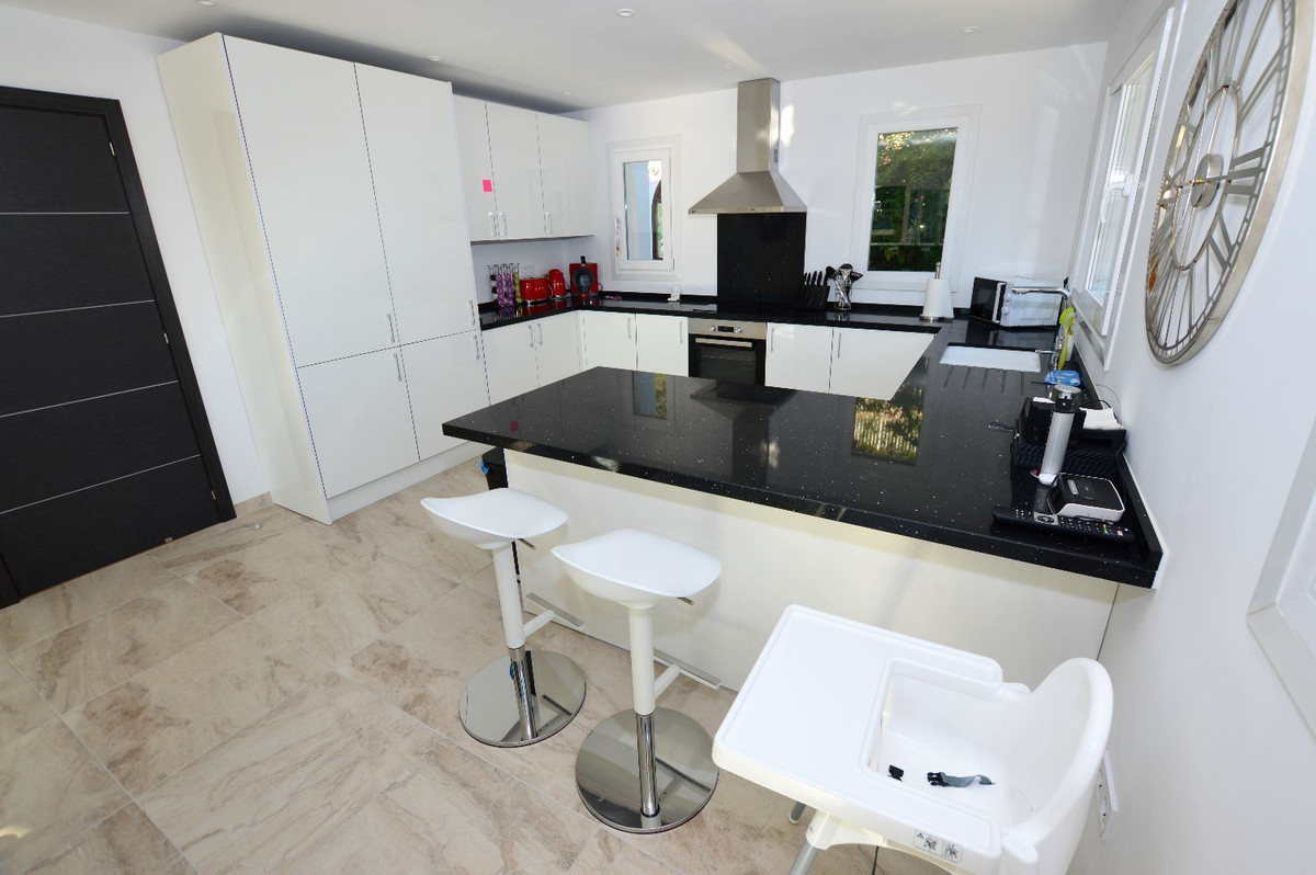 Villa for sale in Benalmadena