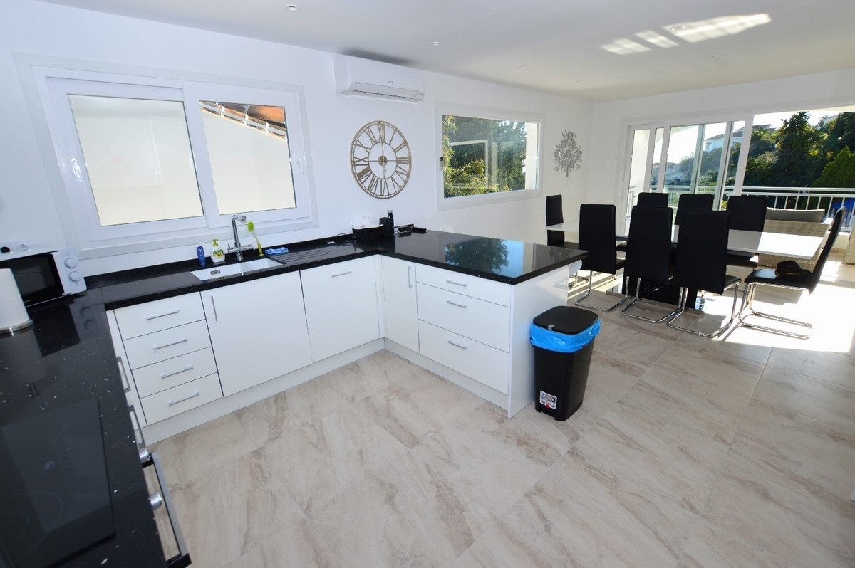 Villa for sale in Benalmadena