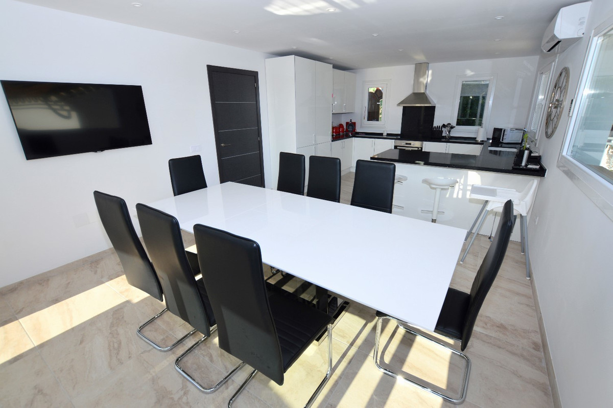 Villa for sale in Benalmadena