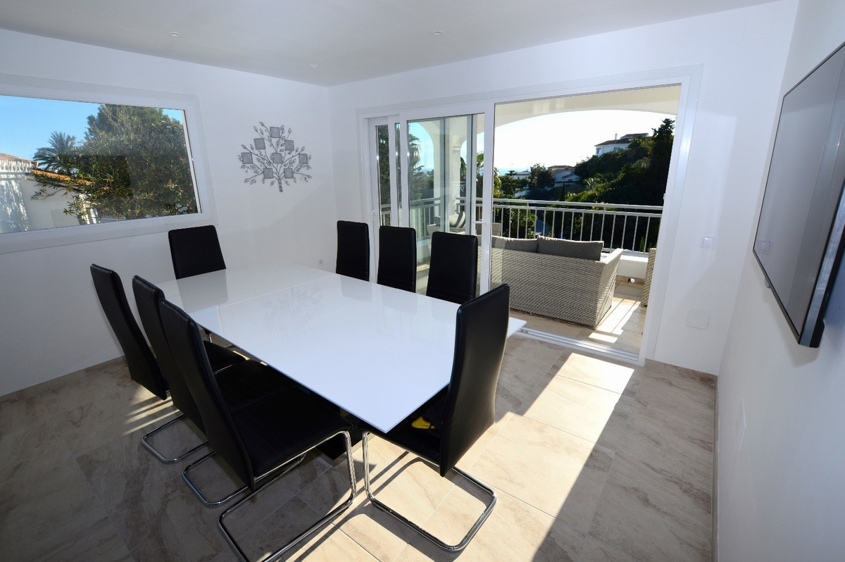 Villa for sale in Benalmadena