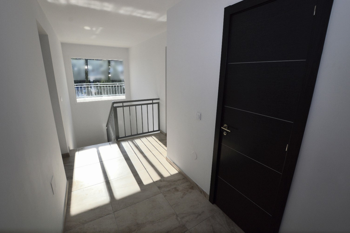 Villa for sale in Benalmadena