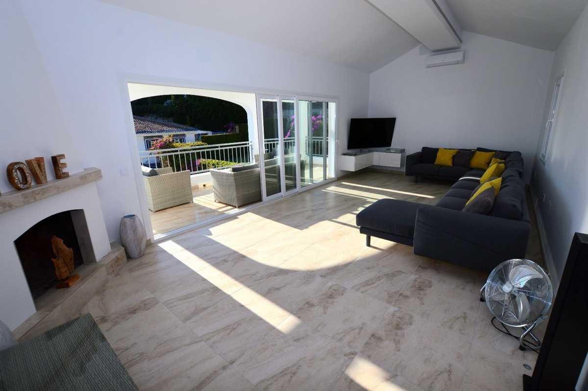 Villa for sale in Benalmadena