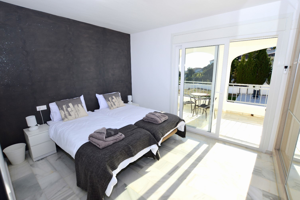 Villa for sale in Benalmadena