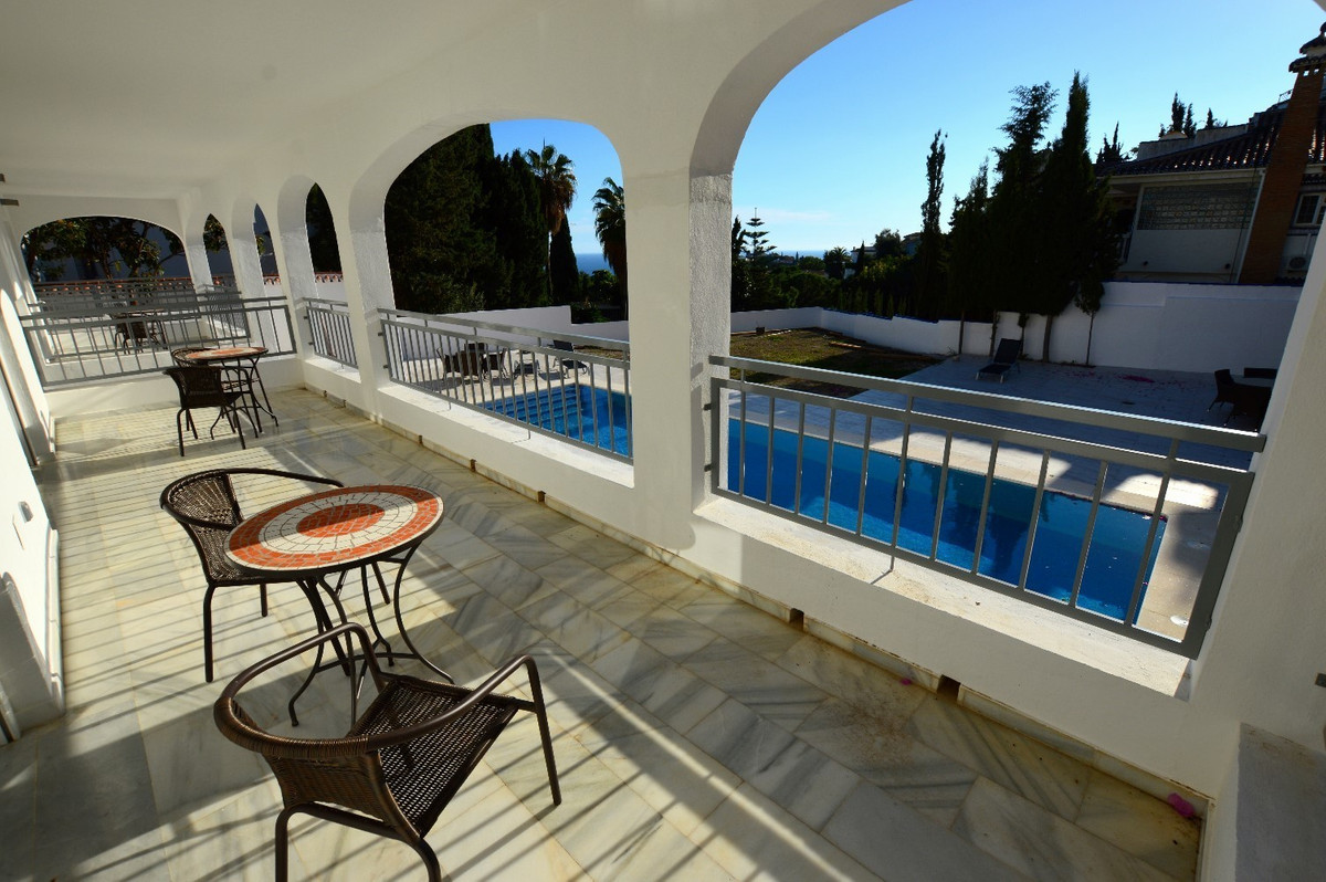 Villa for sale in Benalmadena