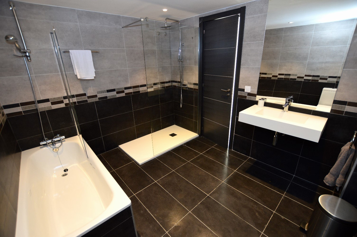 Villa for sale in Benalmadena