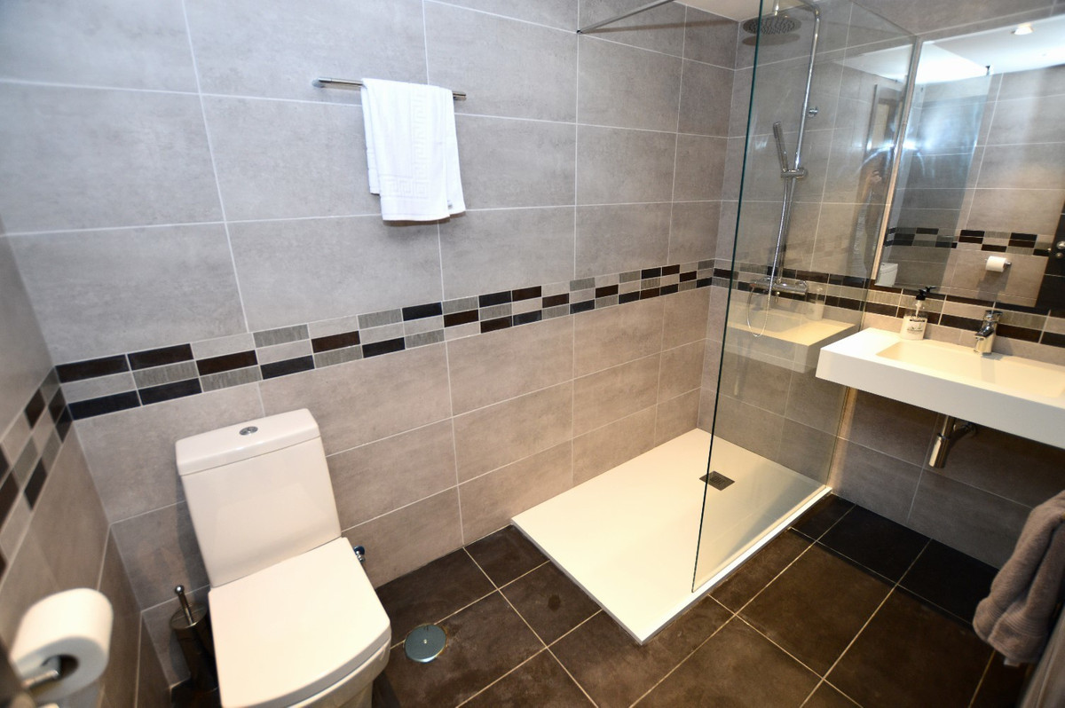 Villa for sale in Benalmadena