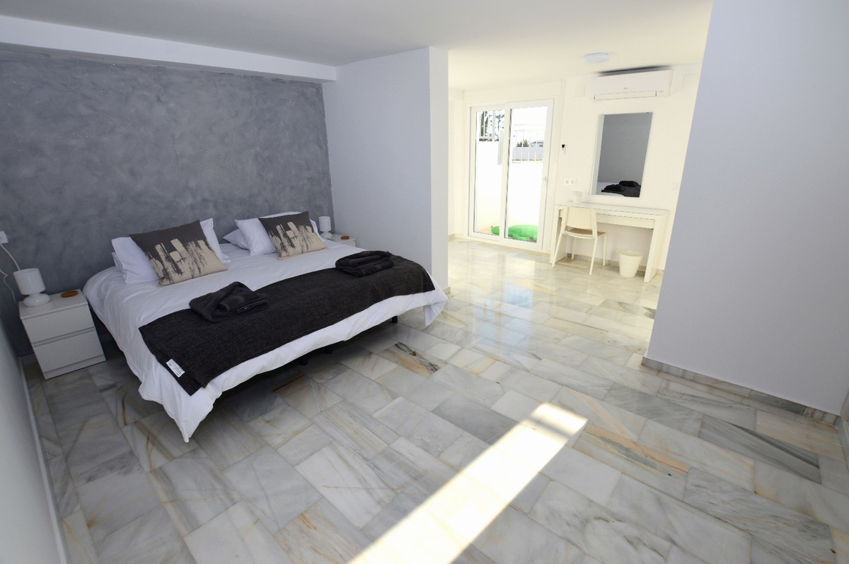 Villa for sale in Benalmadena