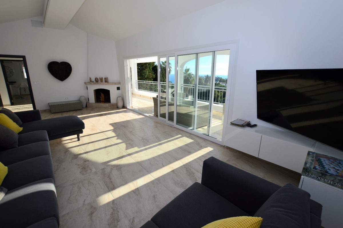 Villa for sale in Benalmadena