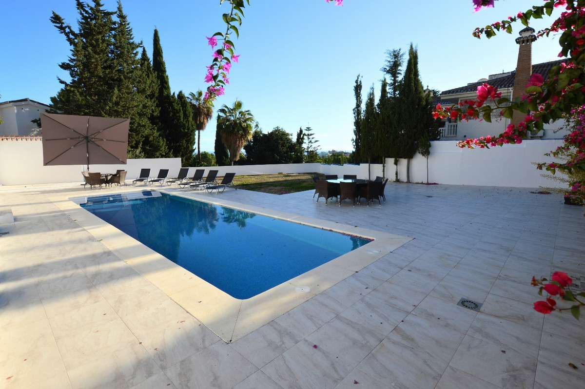 Villa for sale in Benalmadena