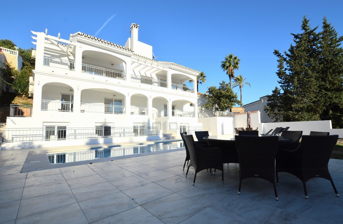 Villa for sale in Benalmadena