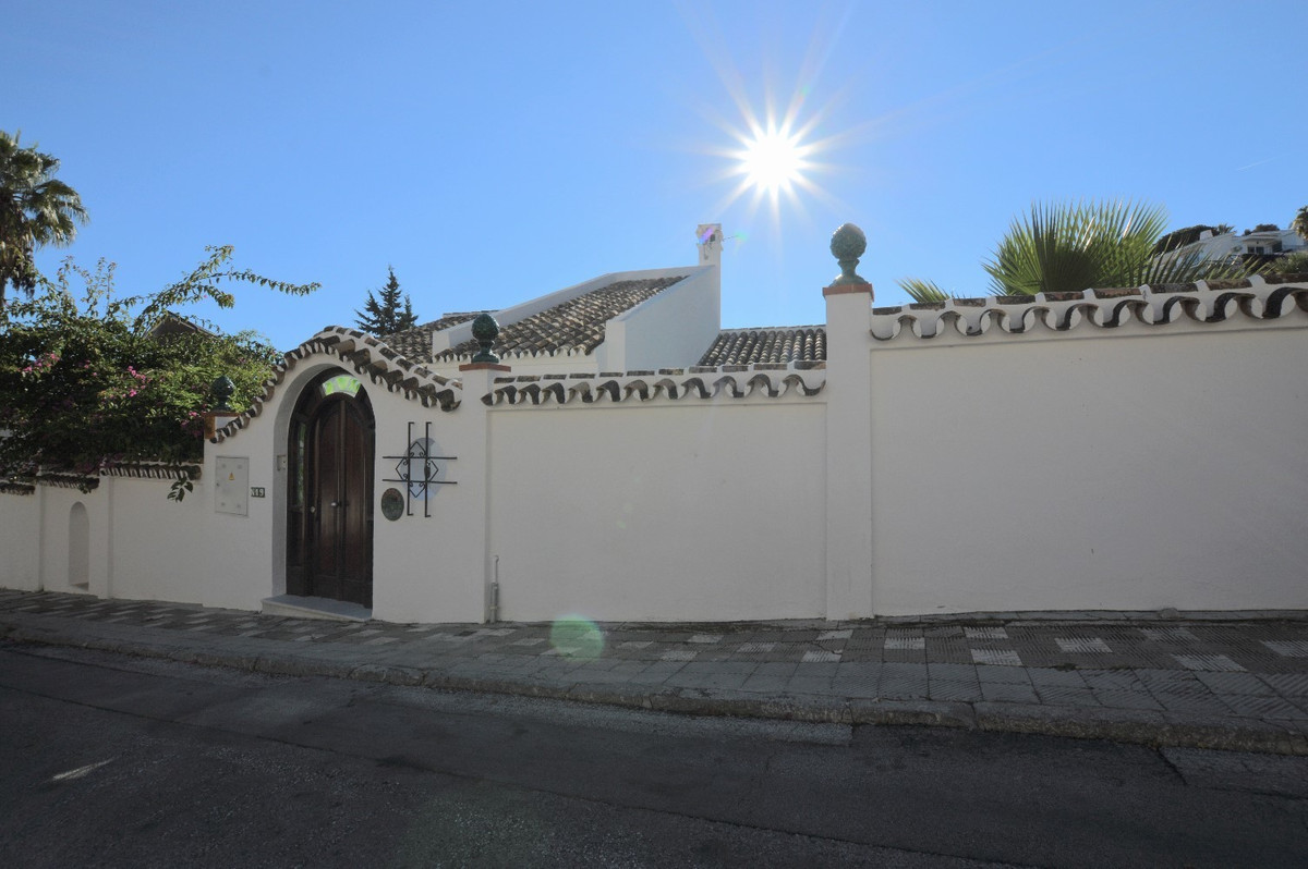 Villa for sale in Benalmadena