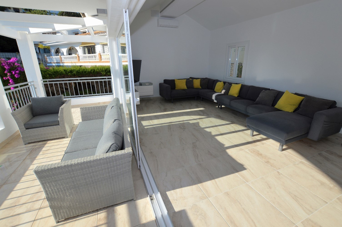 Villa for sale in Benalmadena
