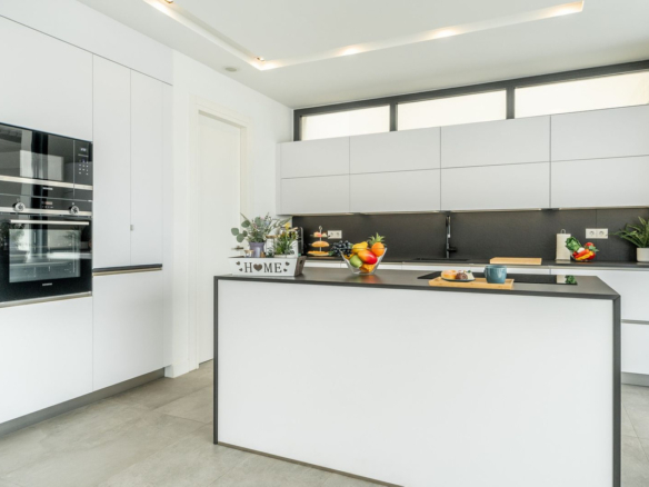 Villa for sale in Benalmadena