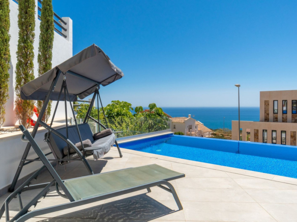 Villa for sale in Benalmadena