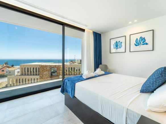 Villa for sale in Benalmadena