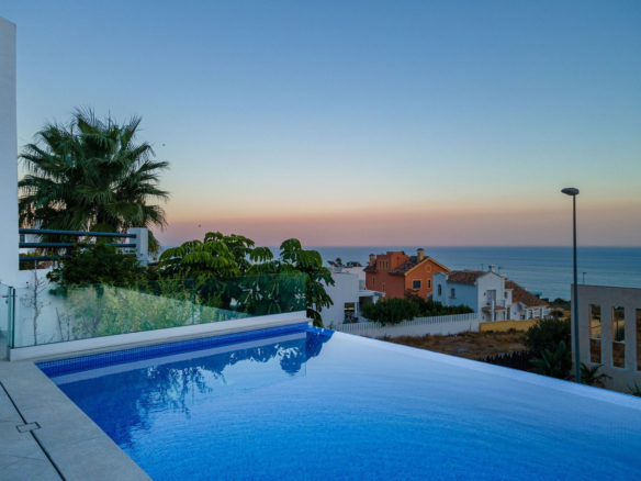 Villa for sale in Benalmadena