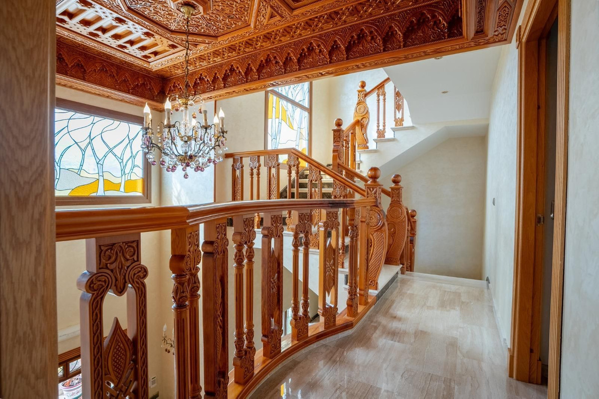Villa for sale in Benalmadena