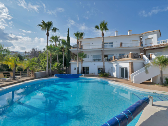 Villa for sale in Benalmadena