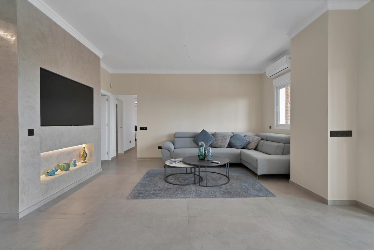 Villa for sale in Benalmadena
