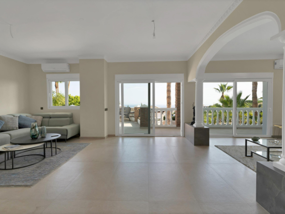 Villa for sale in Benalmadena