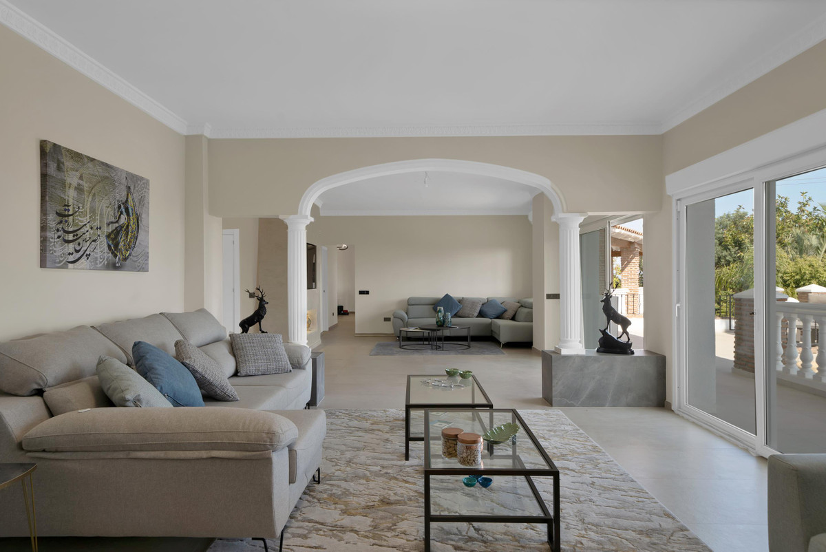 Villa for sale in Benalmadena