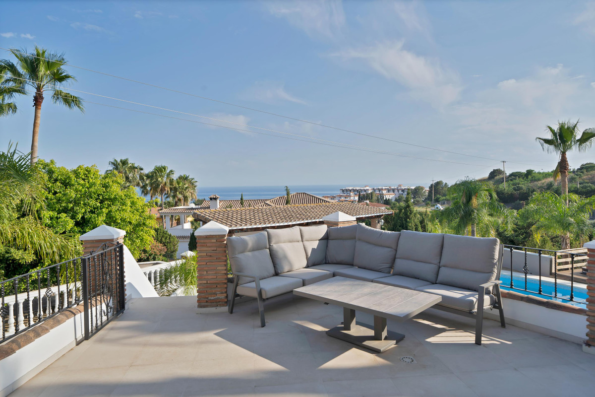 Villa for sale in Benalmadena