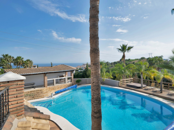 Villa for sale in Benalmadena
