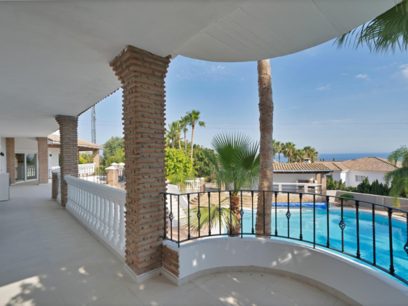 Villa for sale in Benalmadena