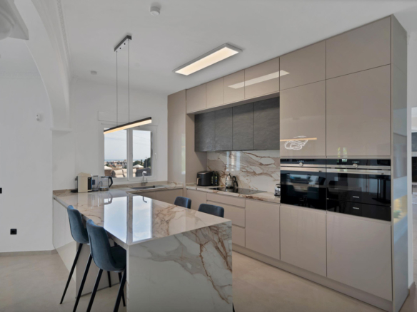 Villa for sale in Benalmadena