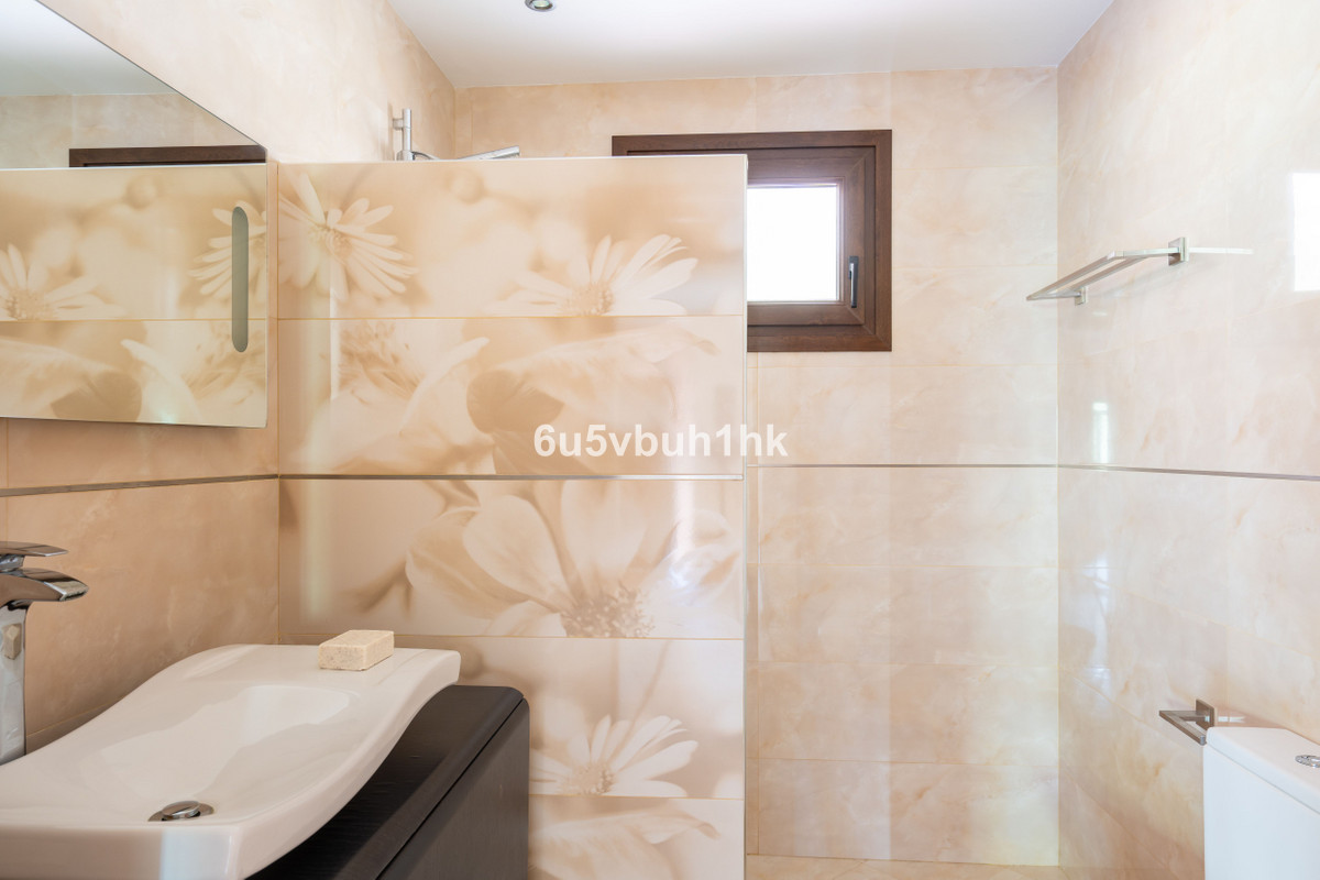 Villa for sale in Benalmadena