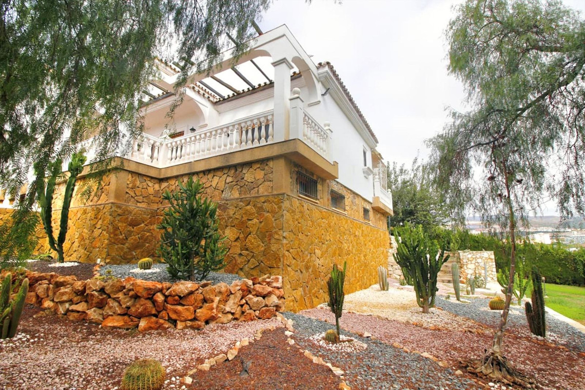 Villa for sale in Benalmadena