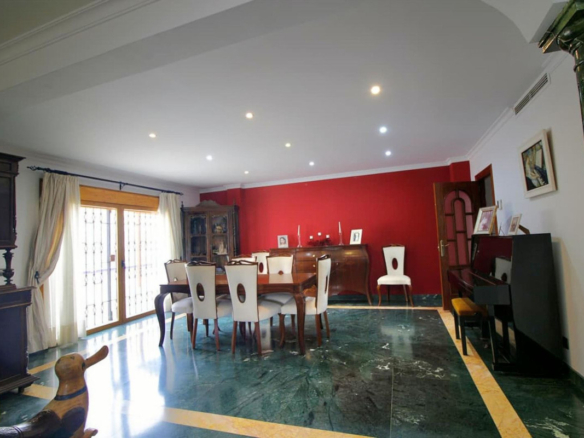 Villa for sale in Benalmadena