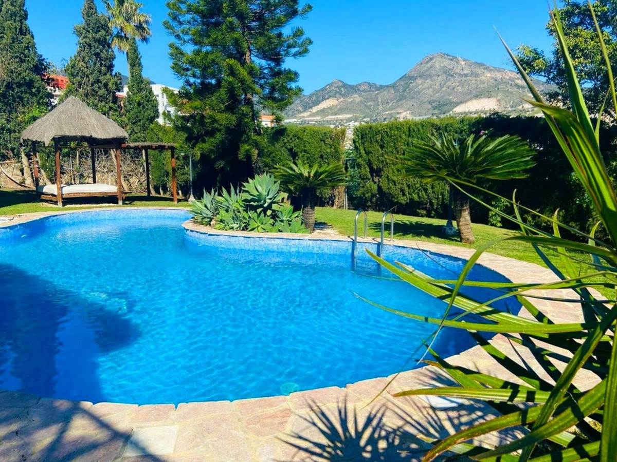 Villa for sale in Benalmadena