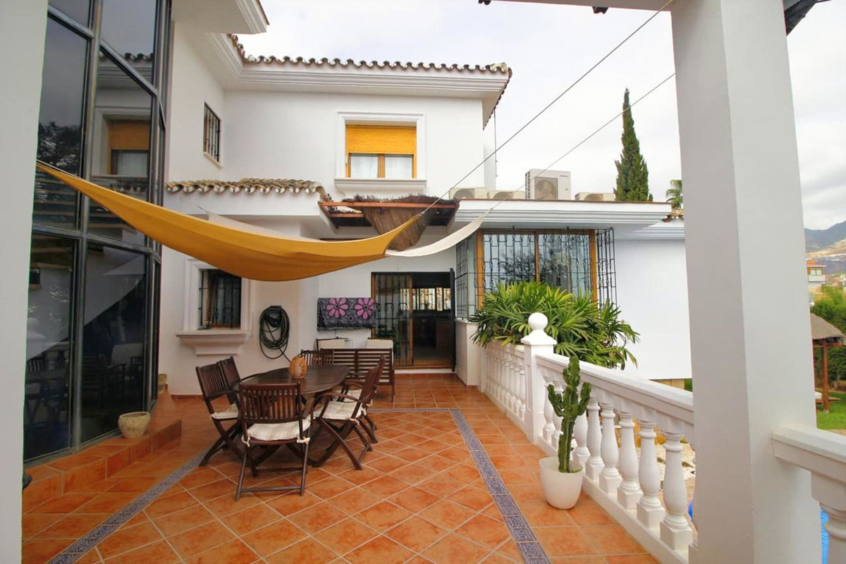 Villa for sale in Benalmadena