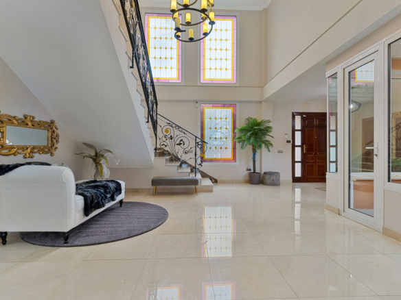 Villa for sale in Benalmadena