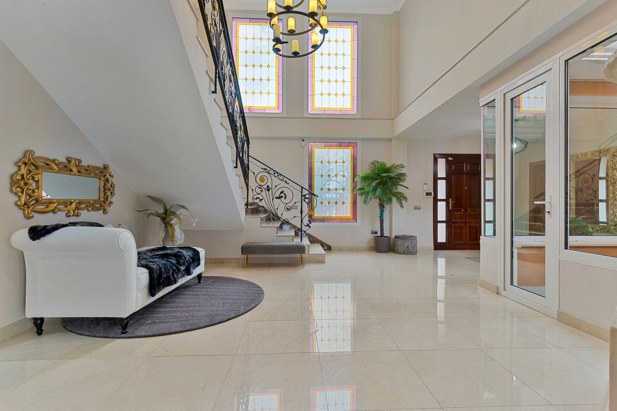 Villa for sale in Benalmadena