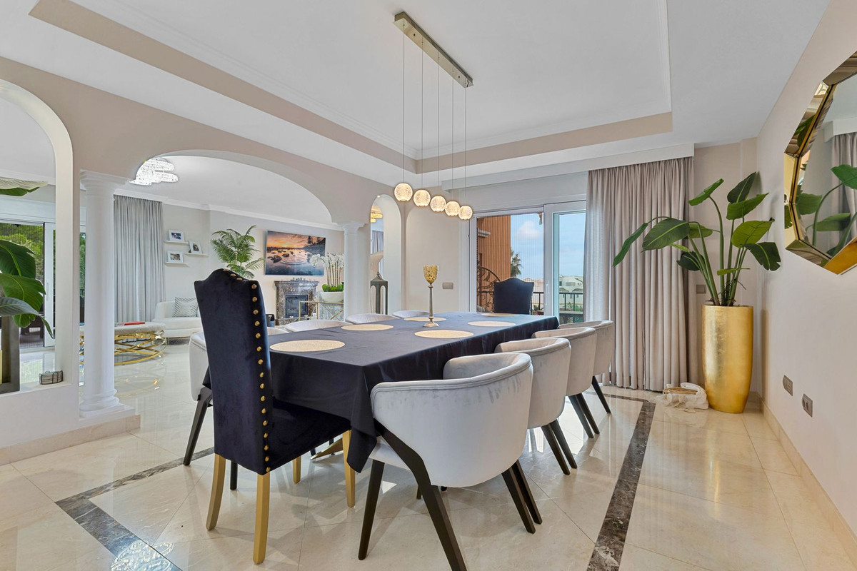 Villa for sale in Benalmadena