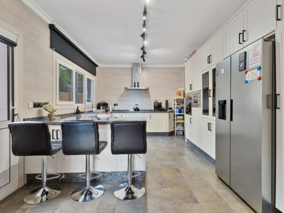 Villa for sale in Benalmadena