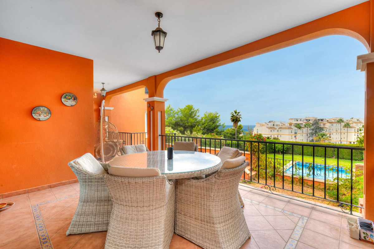 Villa for sale in Benalmadena
