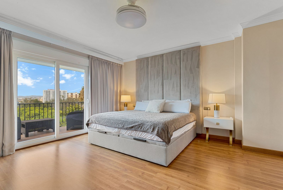 Villa for sale in Benalmadena