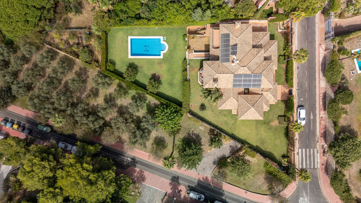 Villa for sale in Benalmadena