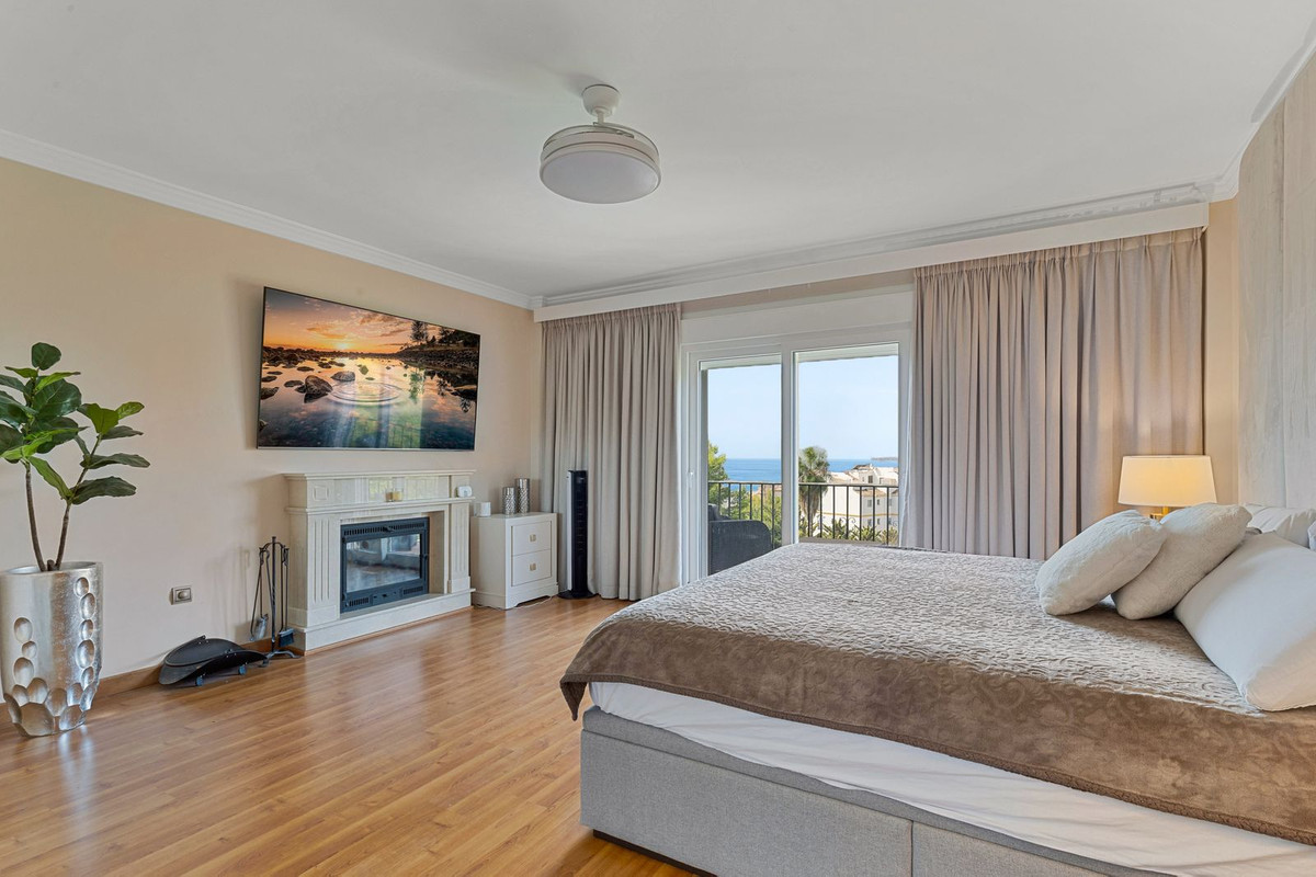 Villa for sale in Benalmadena