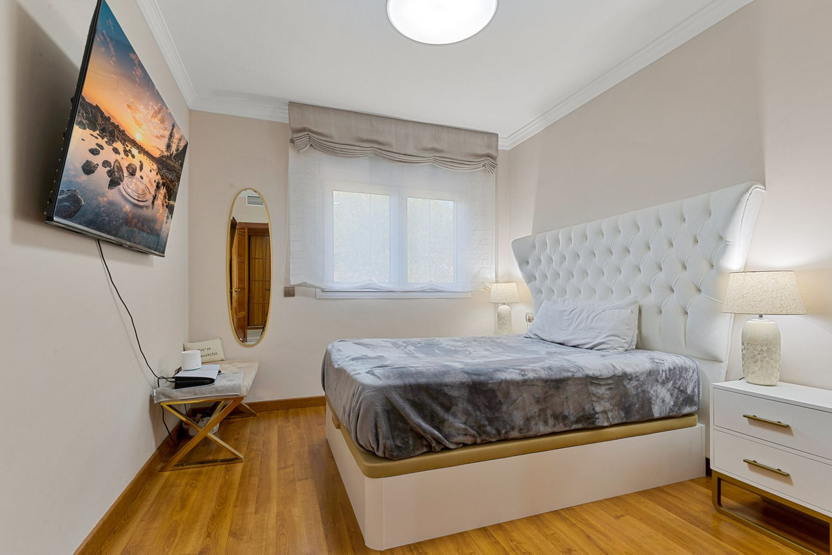 Villa for sale in Benalmadena