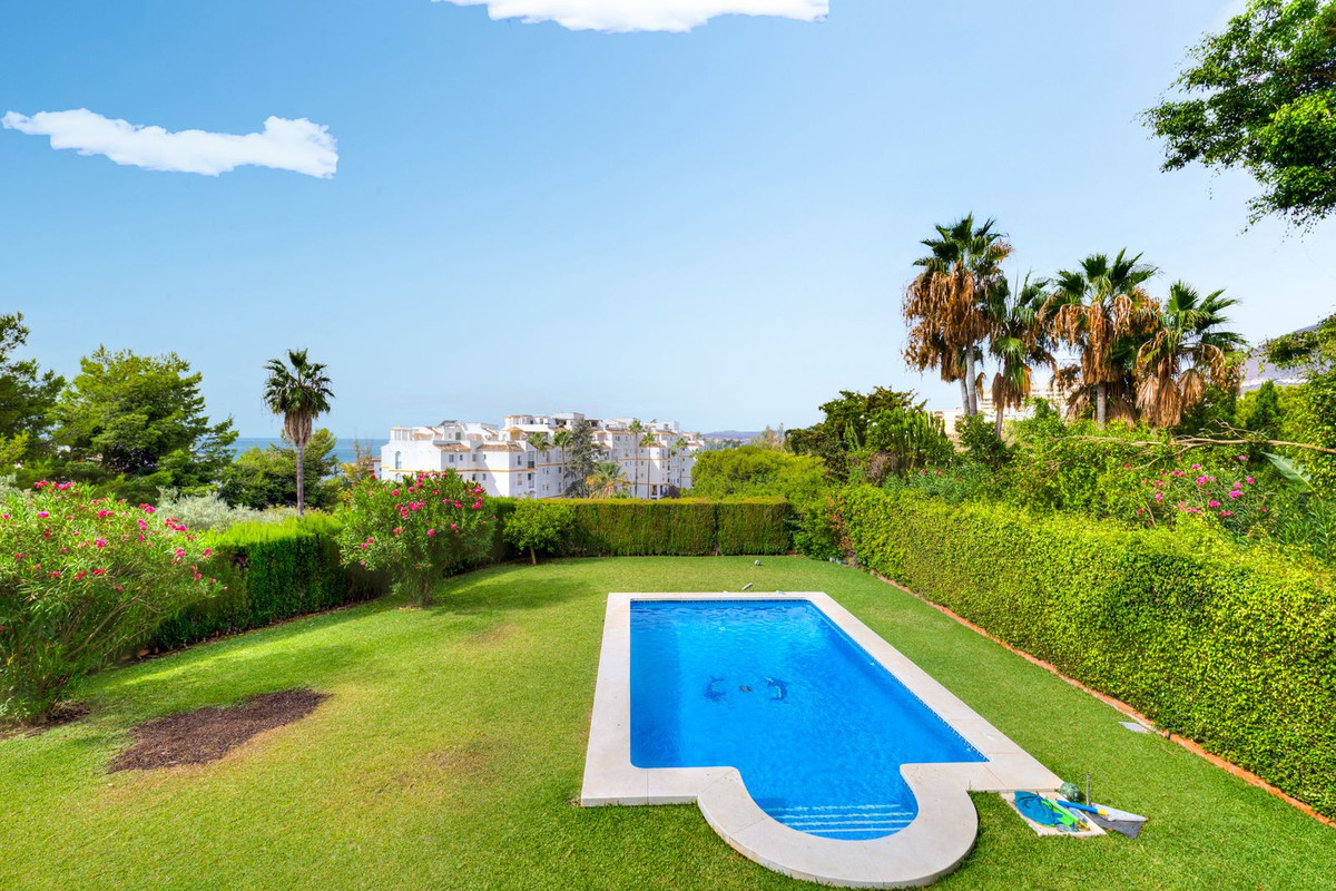 Villa for sale in Benalmadena