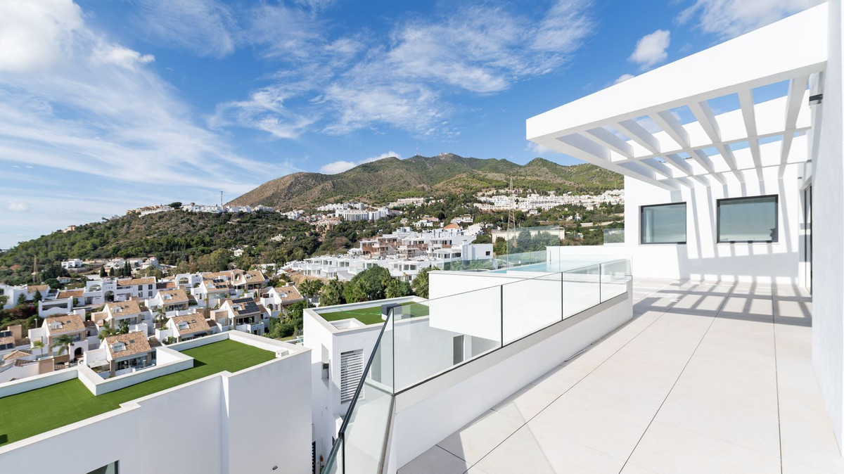 Villa for sale in Benalmadena
